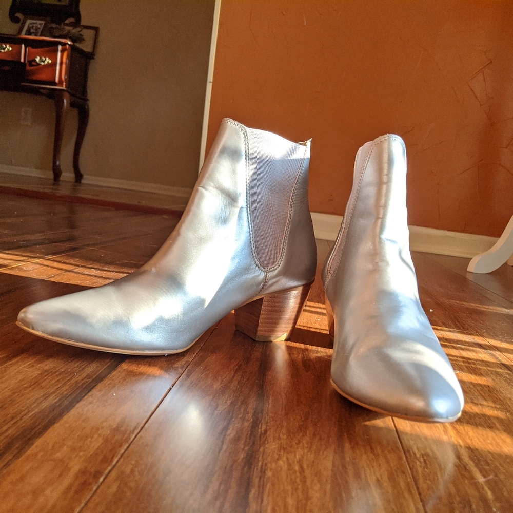 Like new silver boots